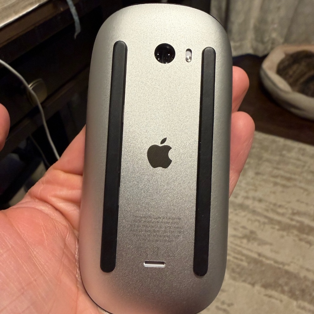 Apple Magic Mouse (Black) – Wireless Bluetooth Mouse w/ Cable - Picture 4 of 5